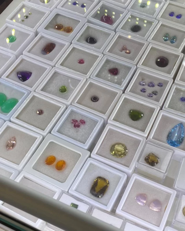 Early start this morning to attend a gem fair. 
Unfortunately the shop will be closed but I am hoping to come back with some lovely stones for orders and to add to my collection in the shop.